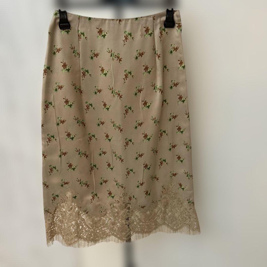 新品未使用　Louis Vuitton 花柄タイトスカート　36サイズ