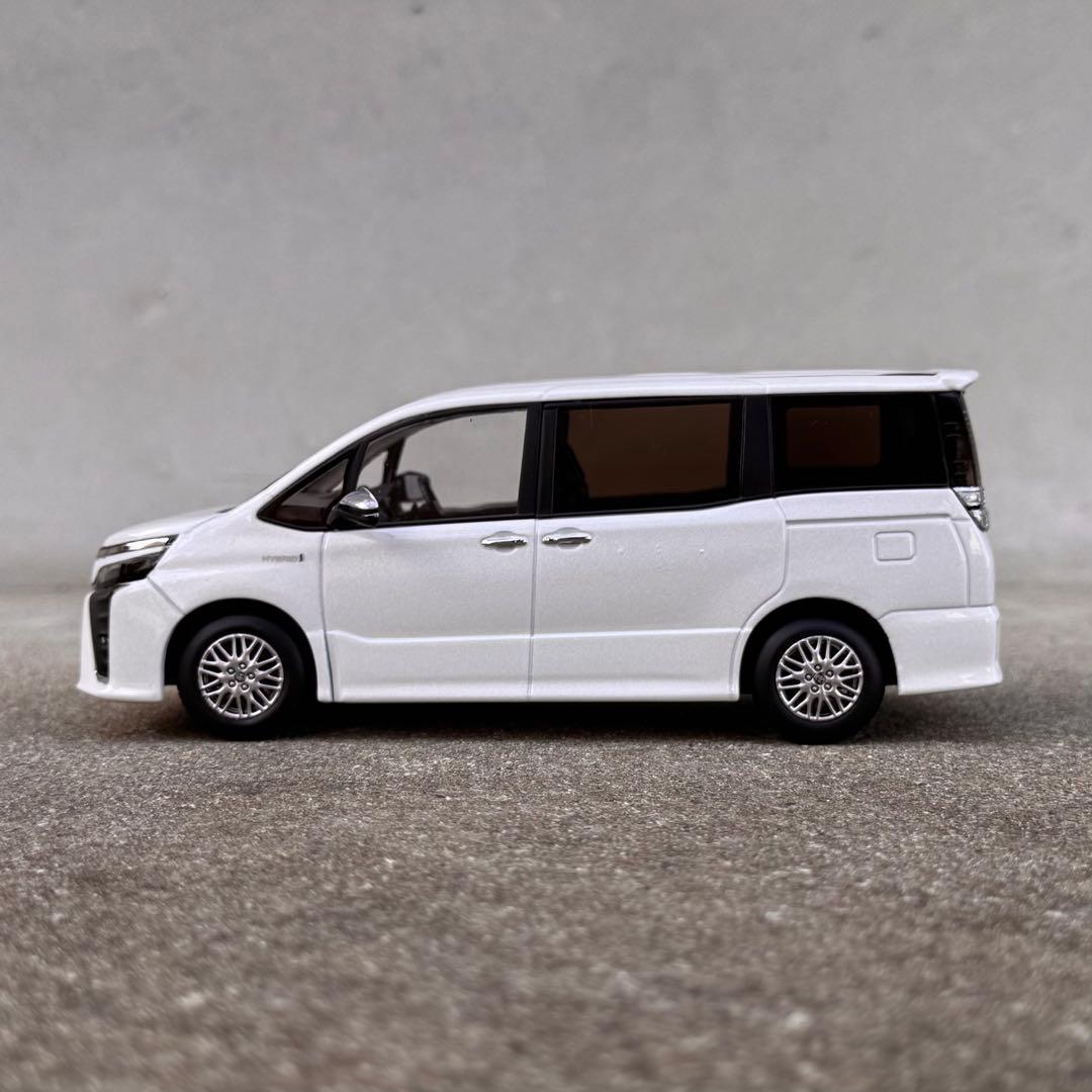 リンコデ様　1/30 トヨタ ヴォクシー カラーサンプル ミニカー