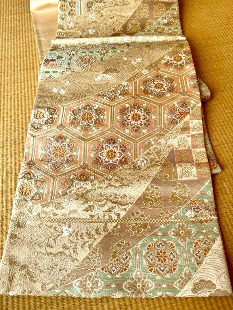 袋帯　花亀甲繋ぎと流水に古典草花文