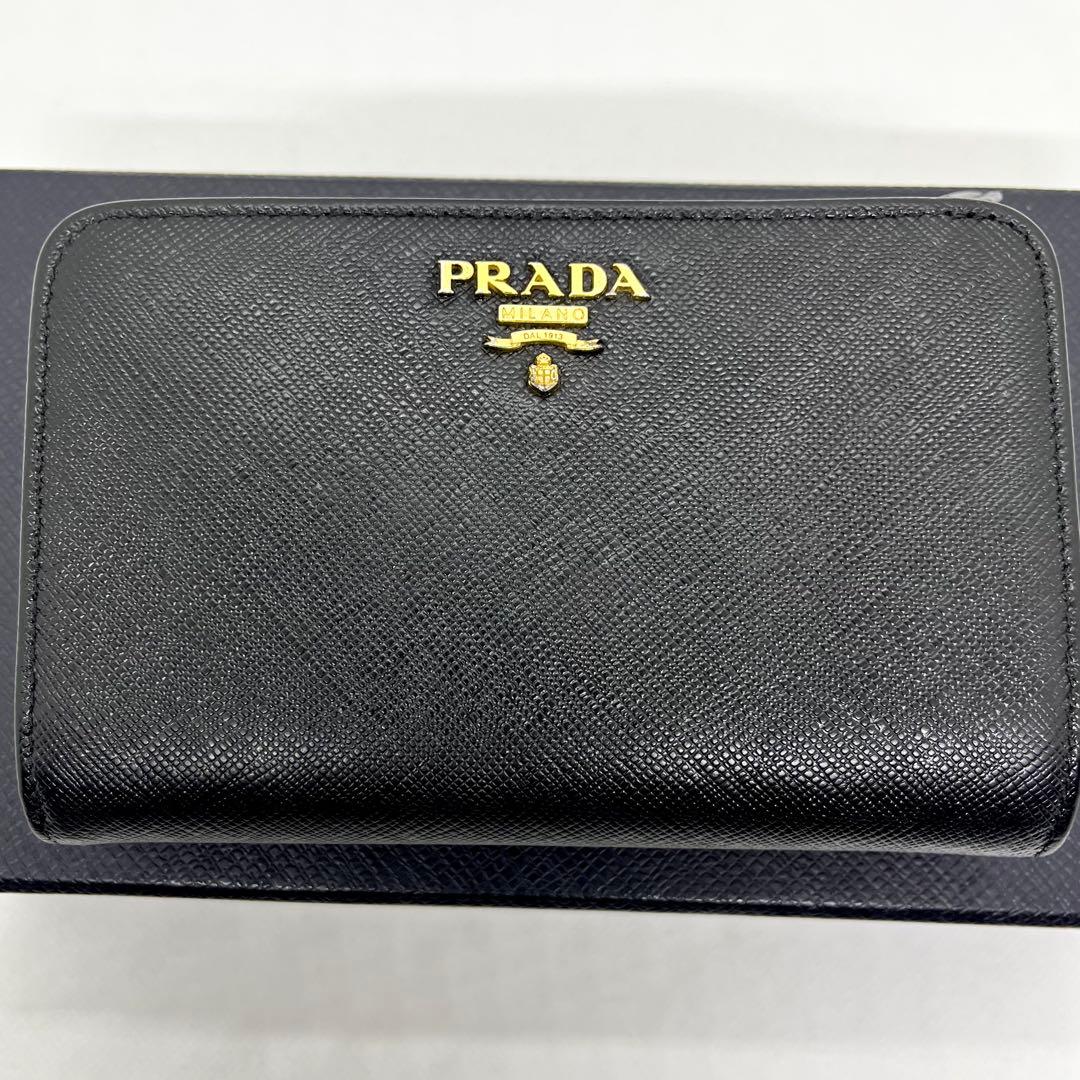 極美品/現行モデル✨プラダ 二つ折り財布 メタルロゴ サフィアーノ ブラック