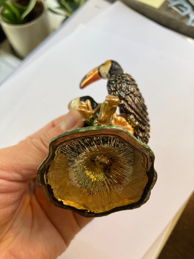 トゥカンのアンティーク置物・ピルケース