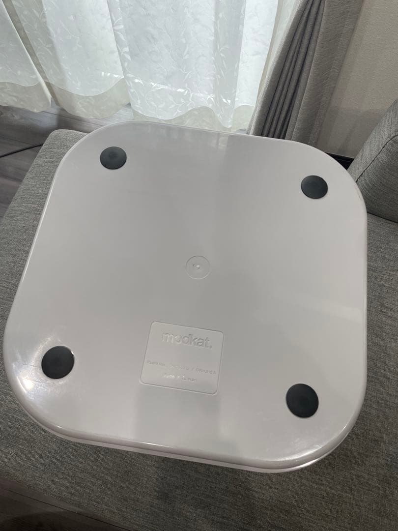 通気孔付き猫用トイレ ホワイト　モデキャット　グレー　新品