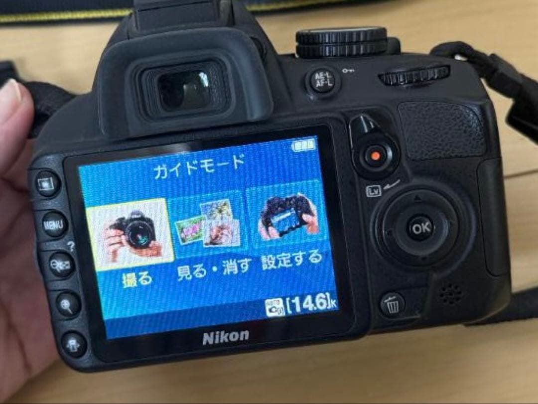 美品‼︎ Nikon 一眼レフカメラ 本体・ストラップ・充電器付き　カビや傷なし