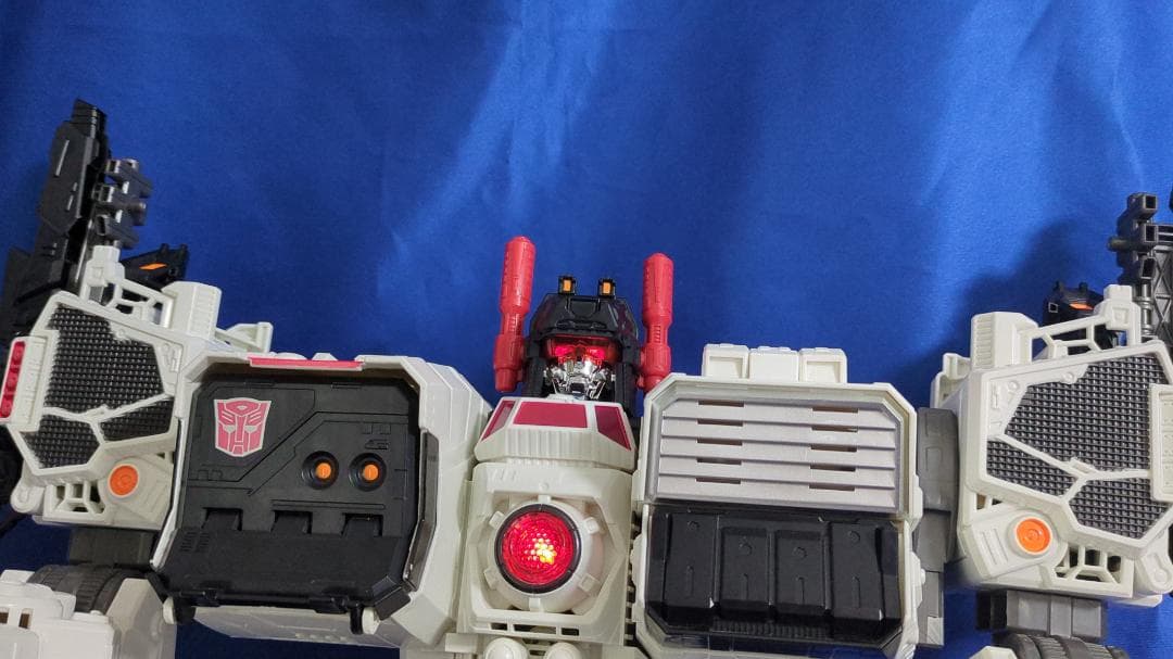 トランスフォーマー　ジェネレーションズ　TG-23 メトロプレックス