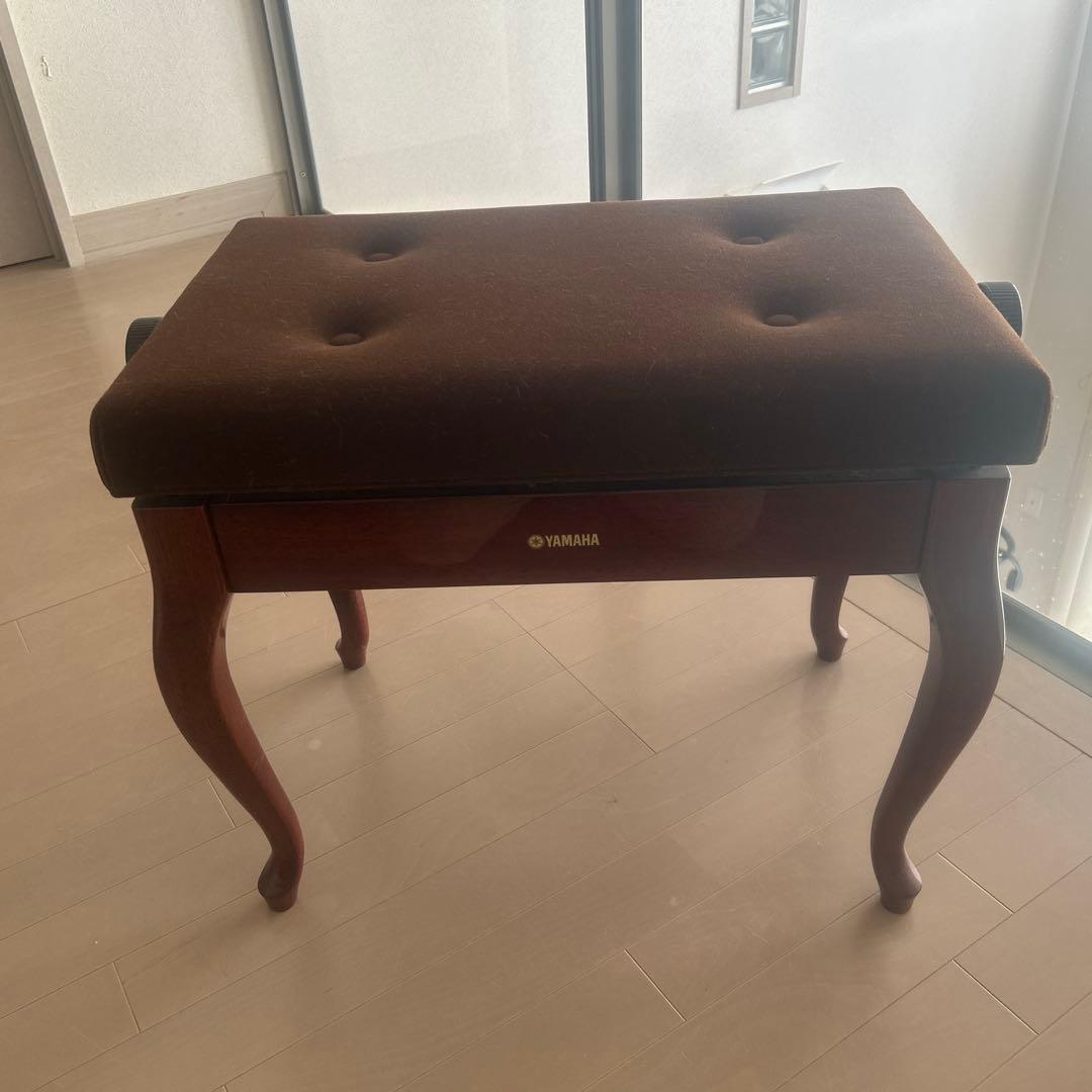 3/18までの特価品です！YAMAHAピアノ椅子（ネコ脚）