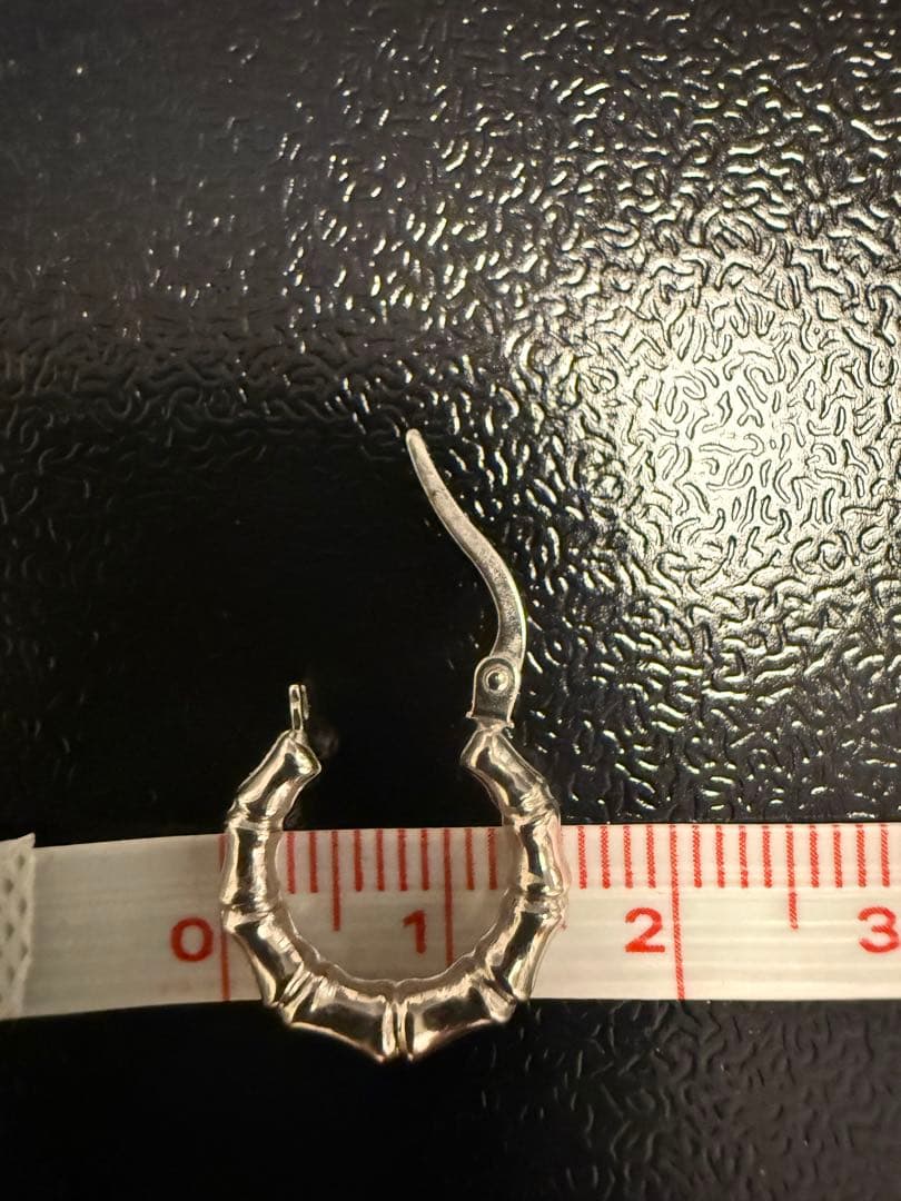 【専用袋あり】K18 WG 750刻印 Italy ウノアエレ　バンブーピアス