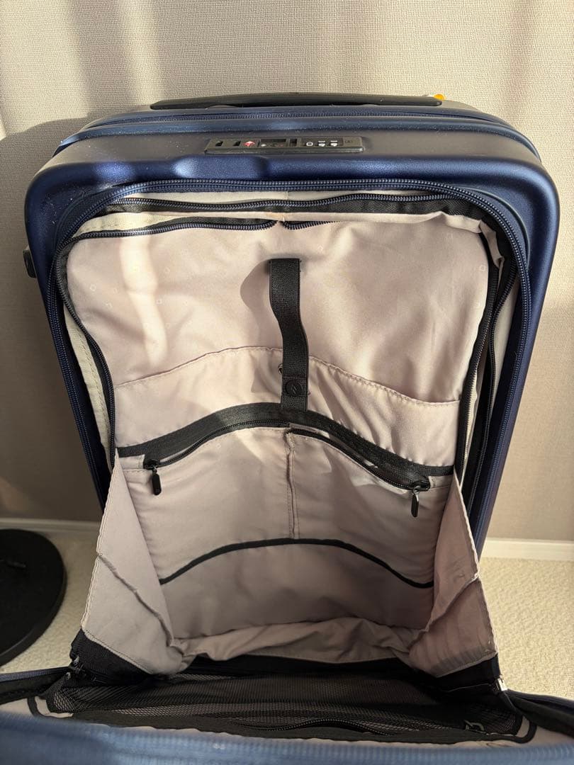 【値下】LOJEL Cubo-S ネイビー キャリーケース 縦