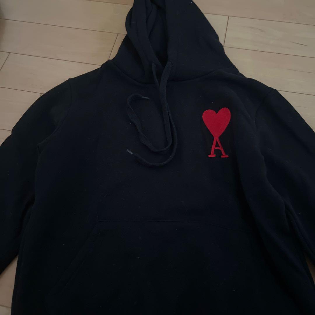ハート刺繍 黒 パーカー