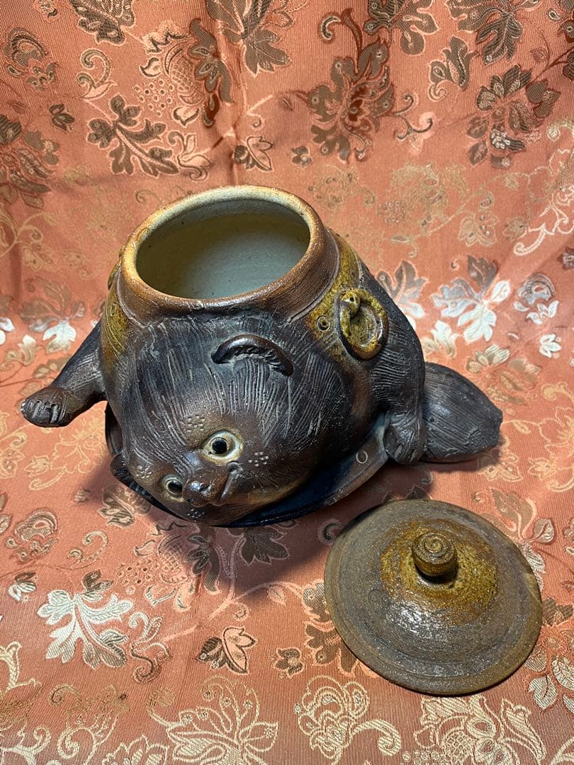信楽焼　たぬきの置物　分福茶釜　タヌキ