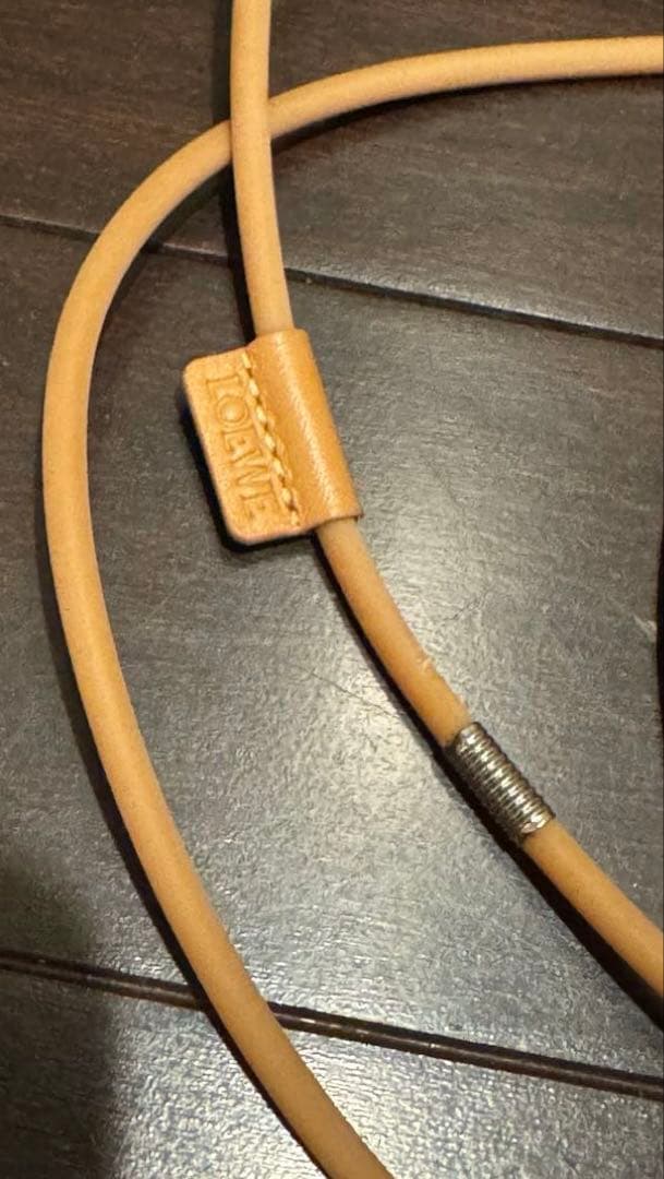 【美品】LOEWE スマートフォンショルダー（iPhone14promax）