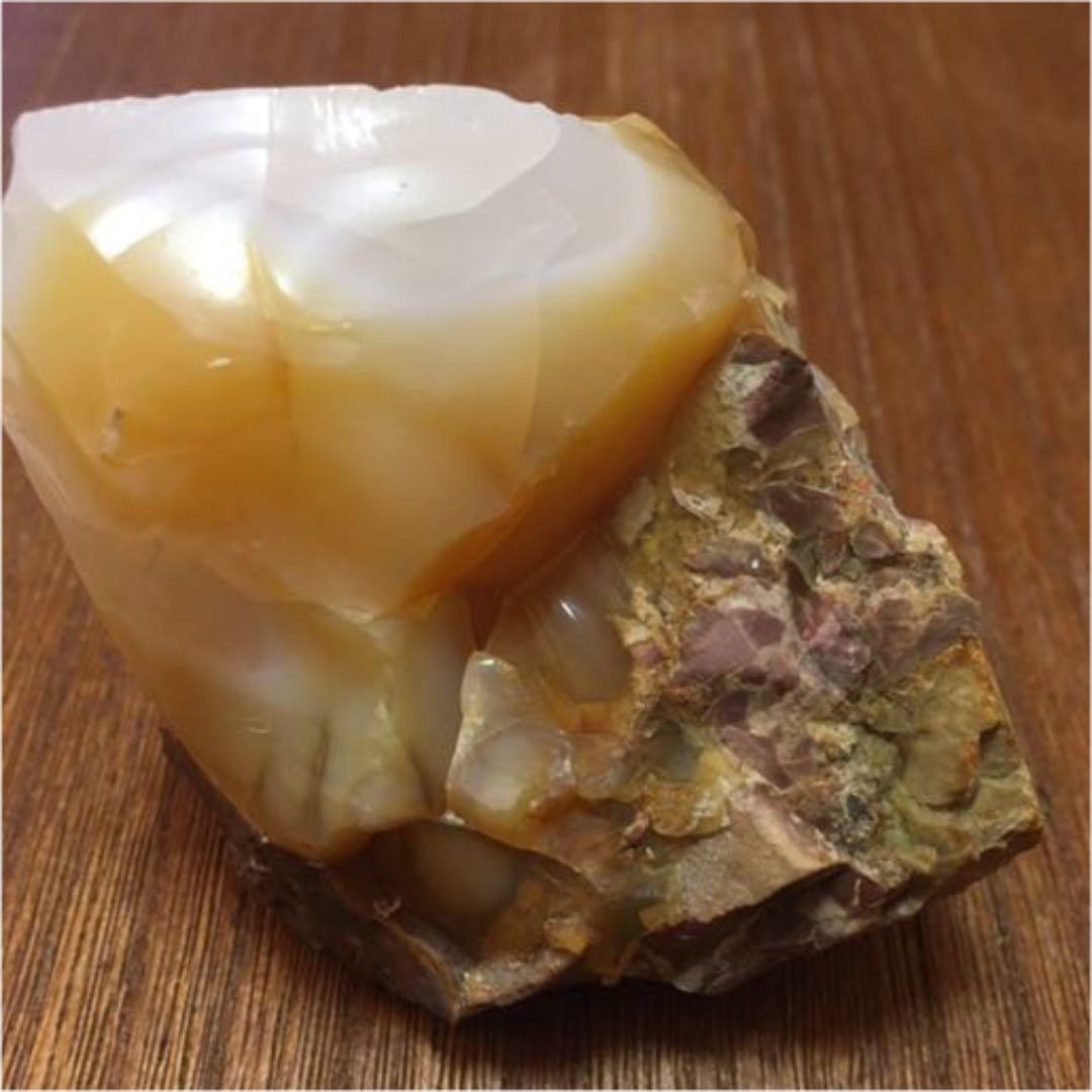 オパール　原石　ホワイト〜　遊白色　キューピッドストーン