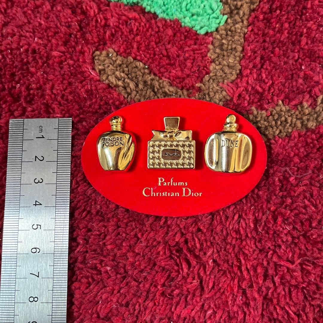 【正規品】クリスチャン・ディオール　香水瓶　ピンバッジ3個セット