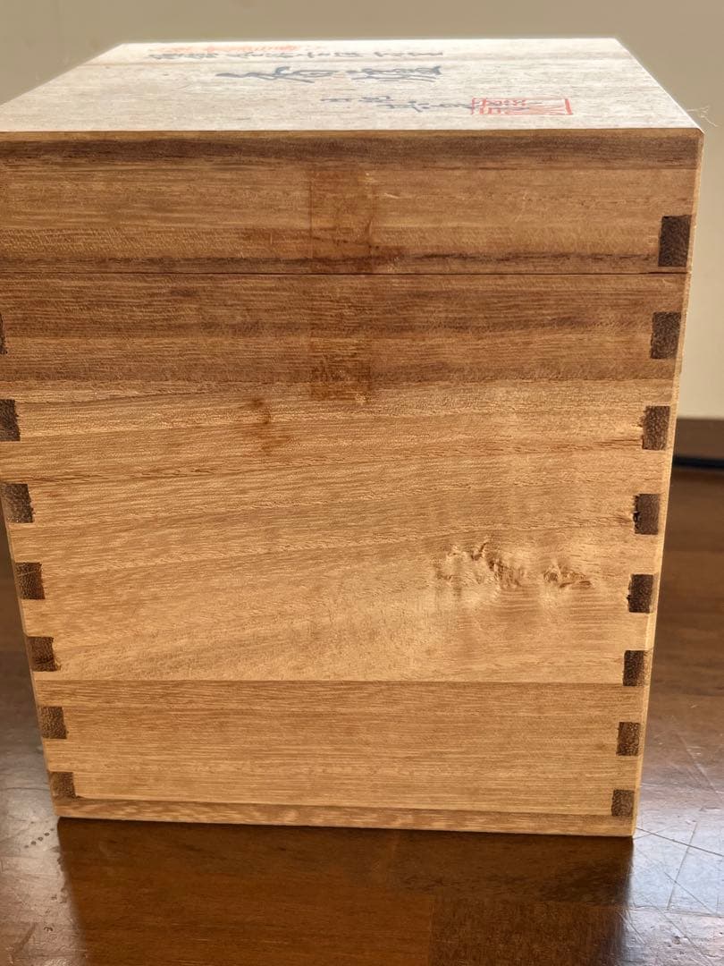 極錦金彩古伊万里　花柄陶器香炉 金色の蓋付き　未使用