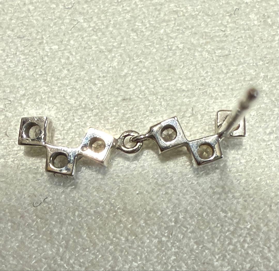 ピアス ★K18WG ダイヤ合計0.2ct ★ ダイヤ6連 スィング