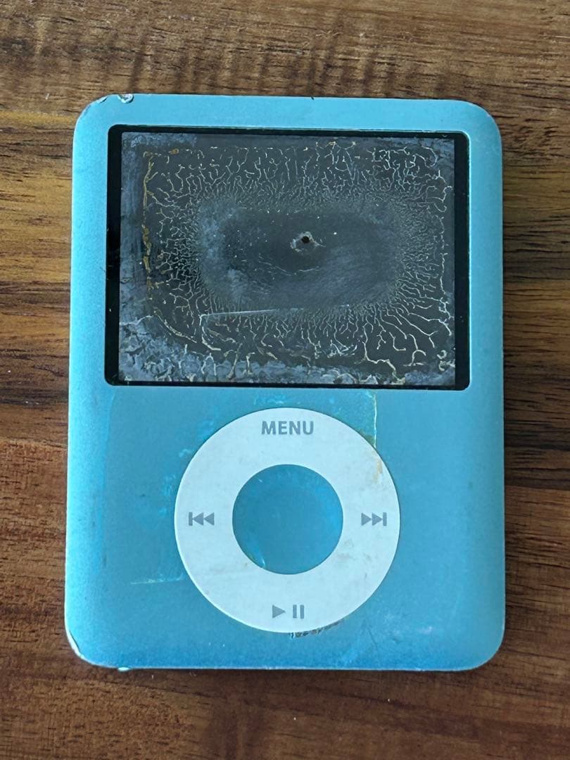 iPod × NARUTOコラボ 3台限定 うちはサスケ