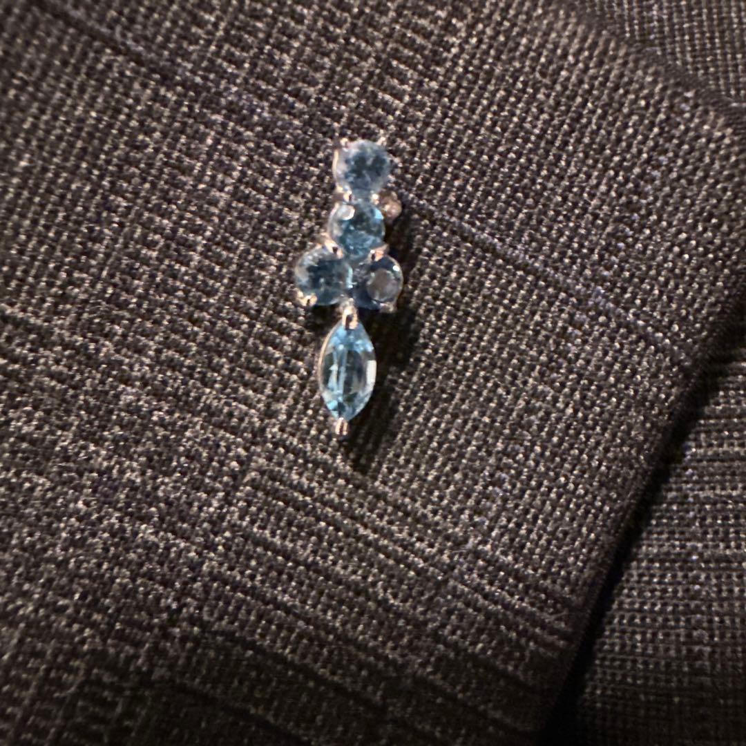 ブルートパーズとダイヤモンド0.01ct？　のピンブローチ K18