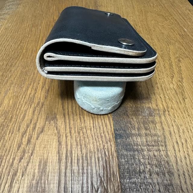 tk　丘染め茶芯ブラック　シルバートラッカーウォレット