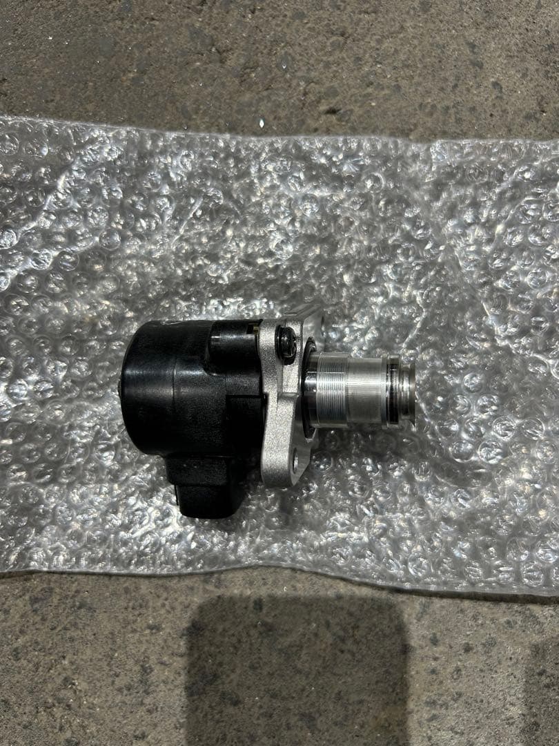 ダイハツ　EGRバルブ　新品