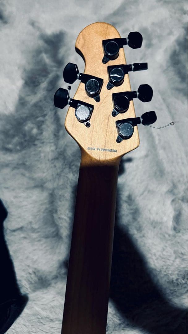 ホワイトエレキギター ハムバッカー搭載