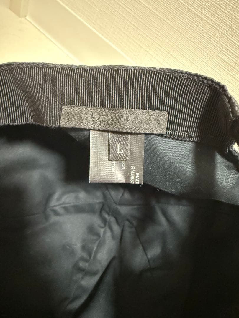 プラダ キャップ 三角ロゴプレート RE-NYLON 黒 L