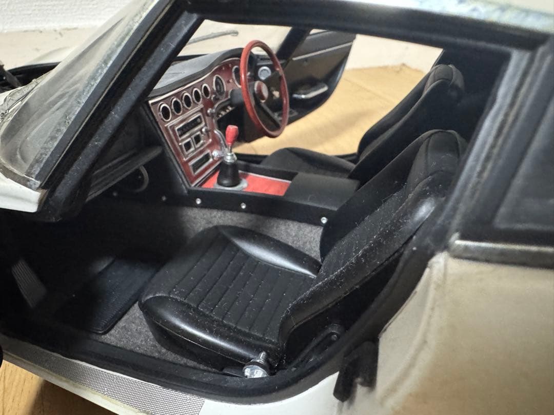 デアゴスティーニ 1/10 トヨタ 2000GT ホワイト エンブレム付き