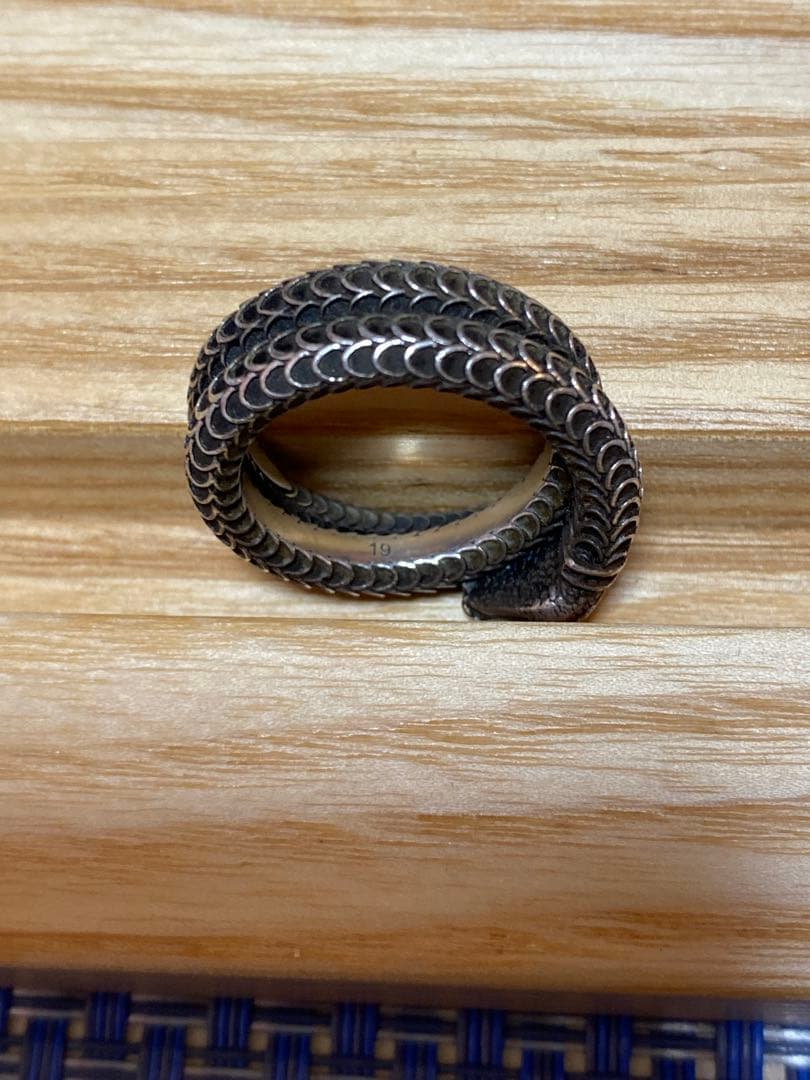 ハ*ク様 GUCCI 蛇モチーフ シルバーリング