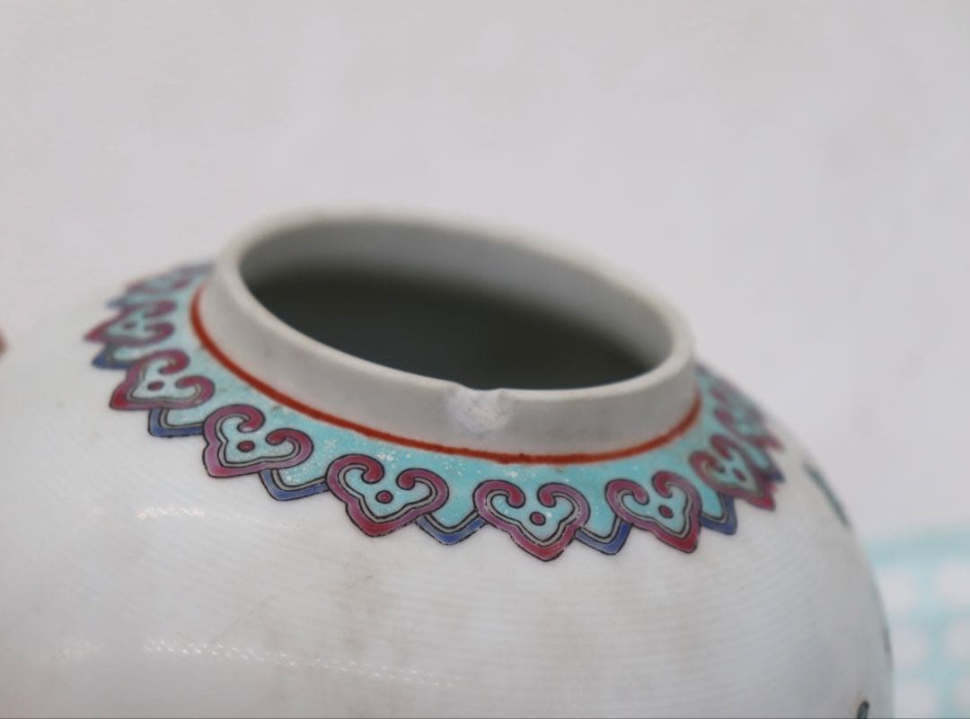 中国　粉彩　孔雀牡丹圖小壺　送料込み250930