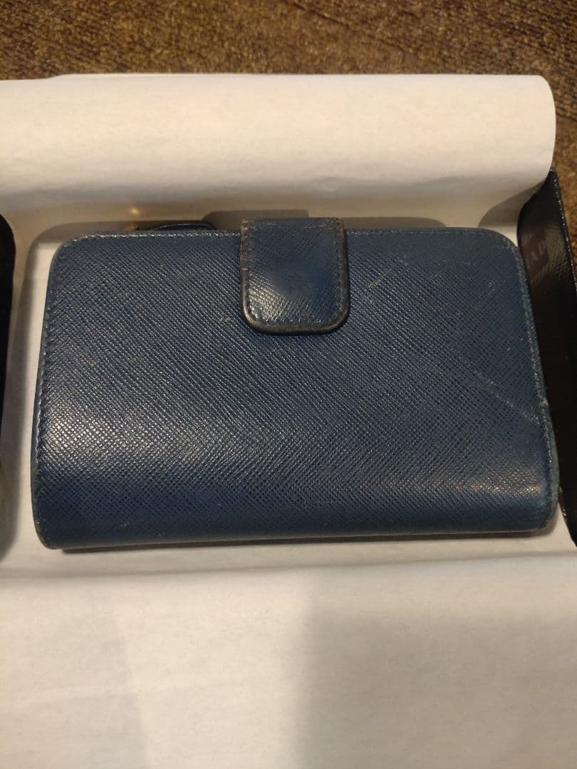 PRADA 二つ折り財布 青 レザー