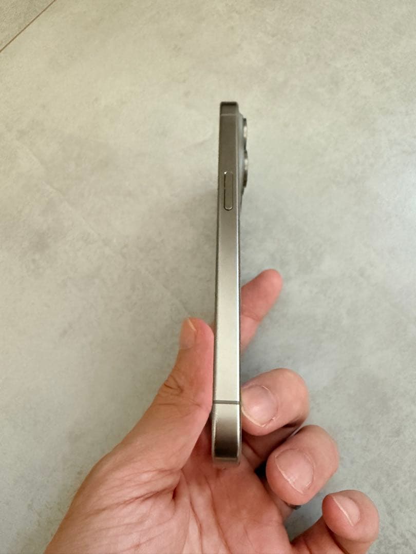 美品 iPhone 15 Pro ナチュラルチタニウム 256GB SIMフリー