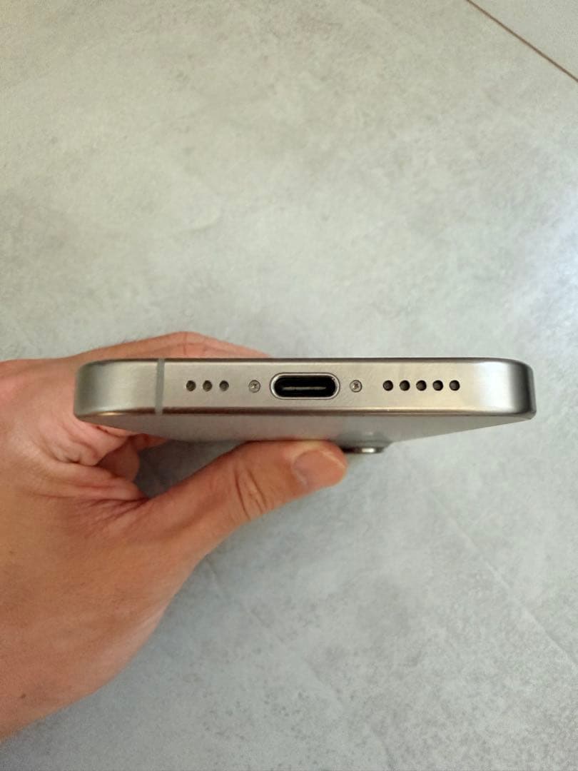 美品 iPhone 15 Pro ナチュラルチタニウム 256GB SIMフリー