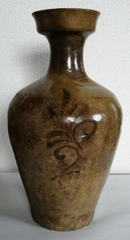 朝鮮　青磁鐵畫唐草紋瓶