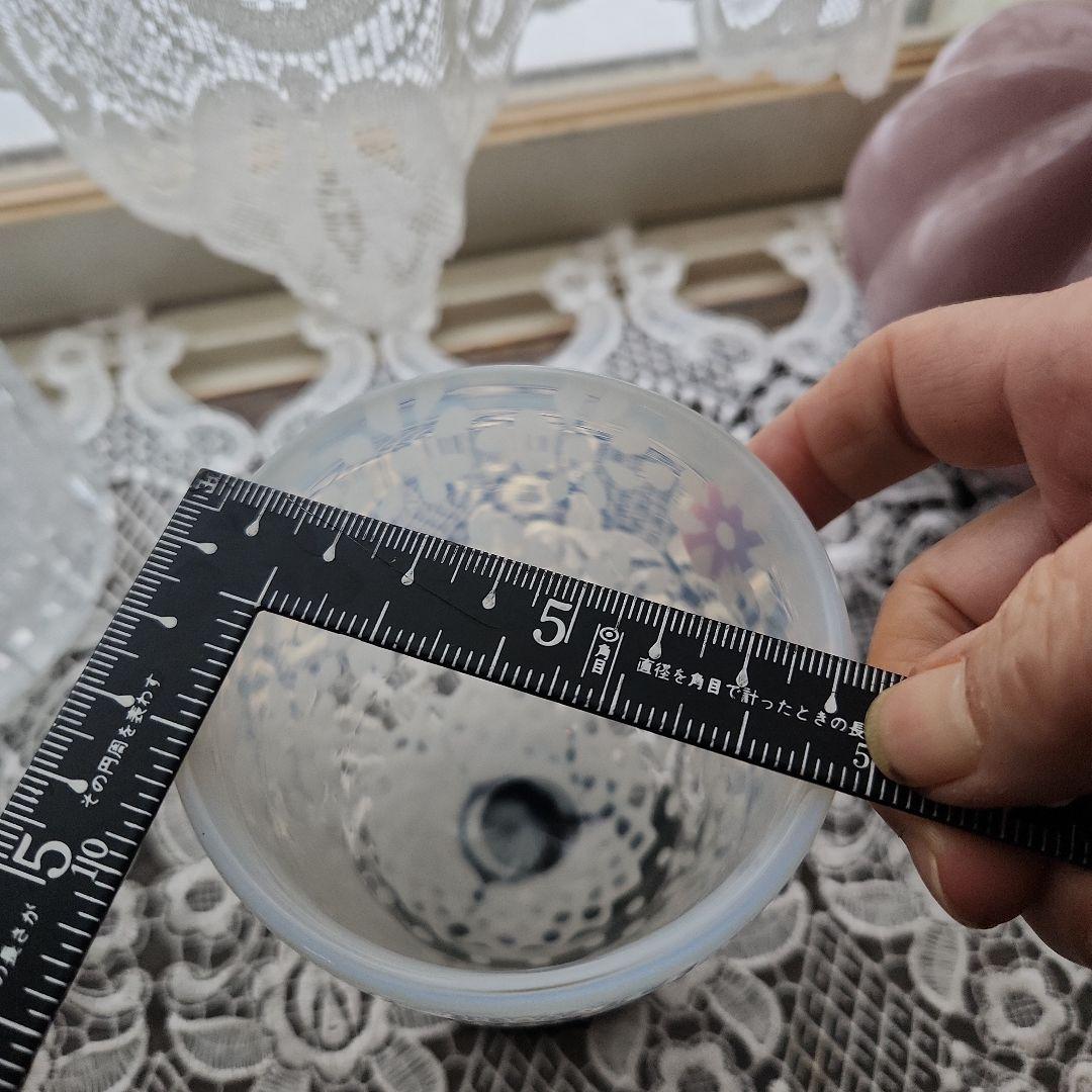 アンティーク　骨董　花模様の吹きガラス　グラス