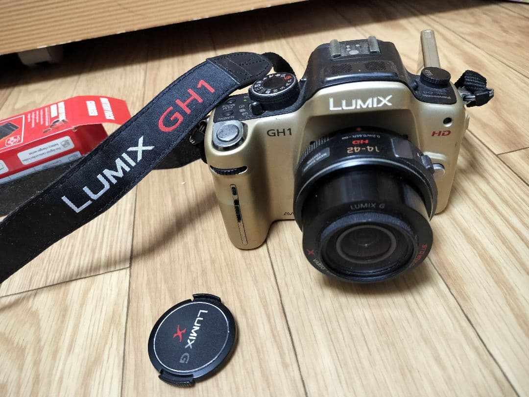 Panasonic ミラーレス一眼DMC-GH1 標準レンズ付属