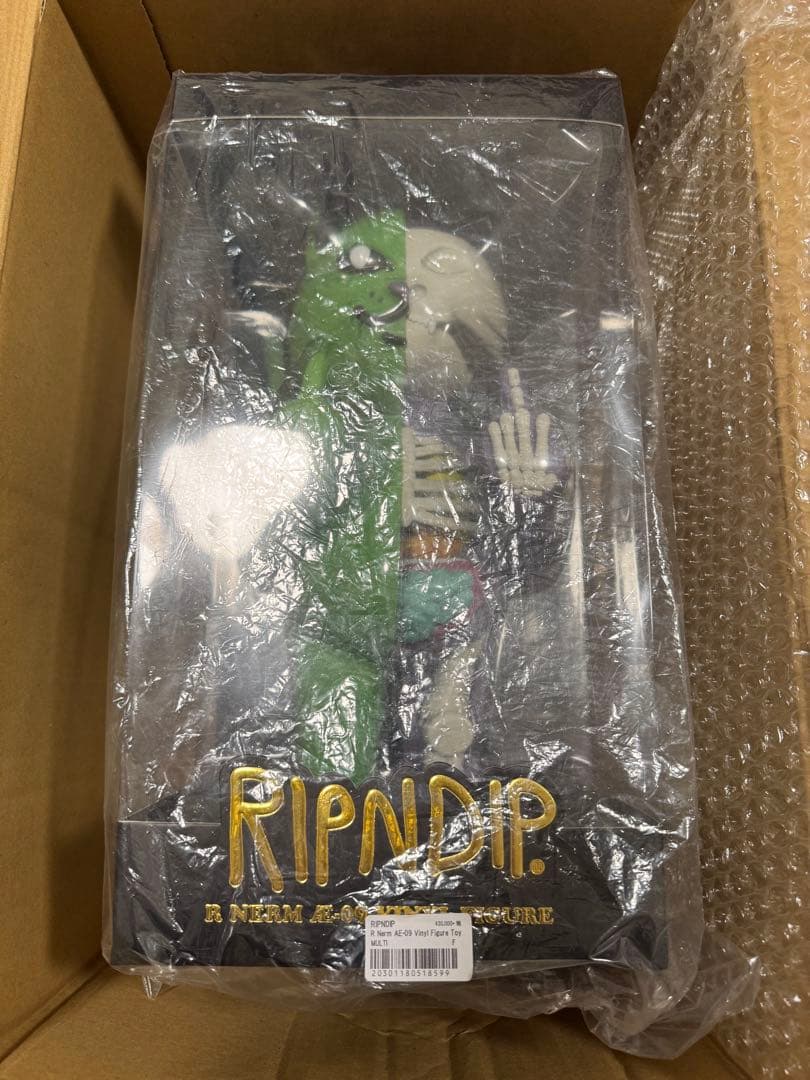 RIPNDIP R NERM Æ-09 VINYL FIGURE 35cm 猫