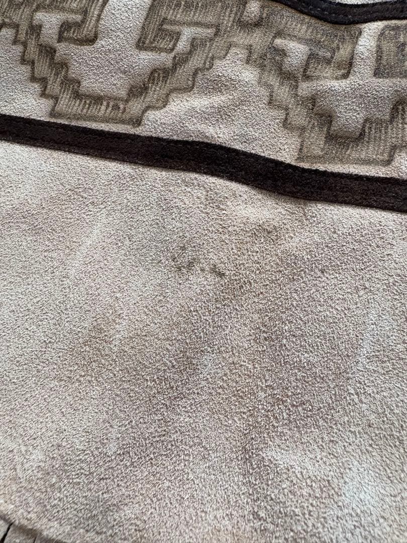 革製　民族衣装