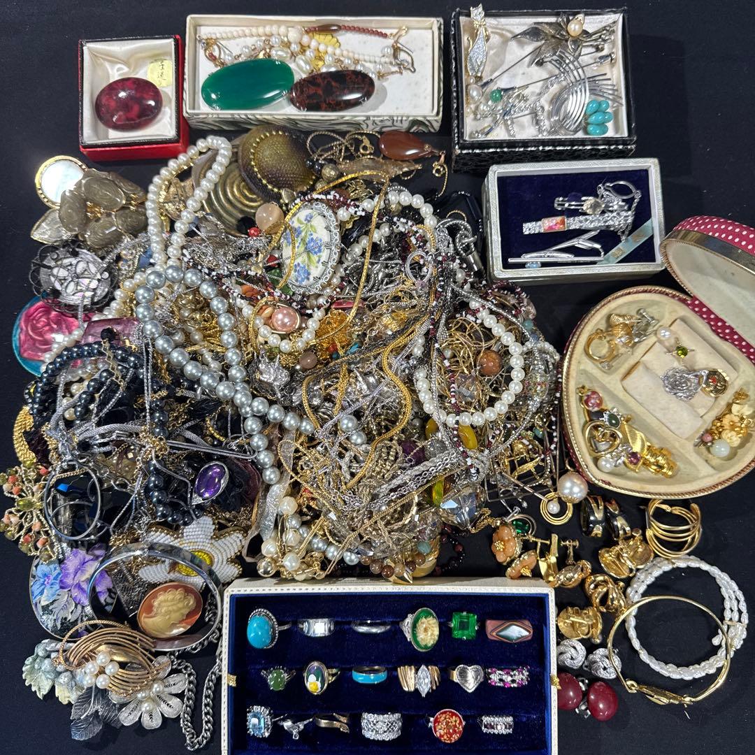 2950★レトロ　アクセサリーまとめ売り★大量★★整理品★遺品