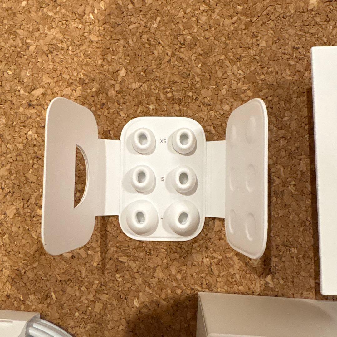 AirPods pro 2 第2世代 ジャンク品（本体ジャンク、左耳紛失）