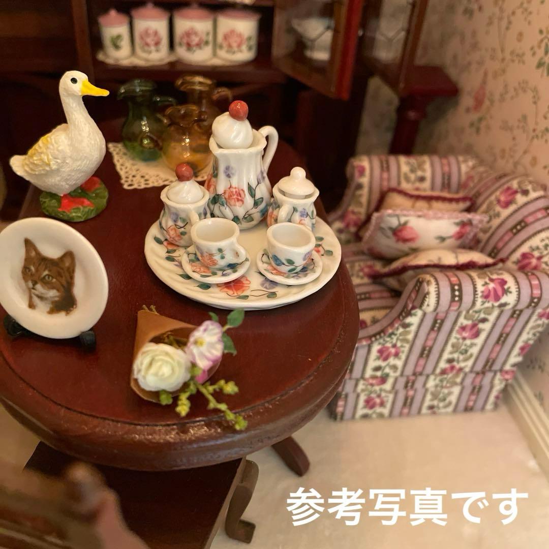 1/12ドールハウス ミニチュア●雑貨屋 アンティーク家具 リビングボード 食器
