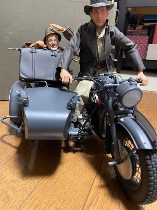 『インディ・ジョーンズ／最後の聖戦』　サイドカーシーン再現フィギュア