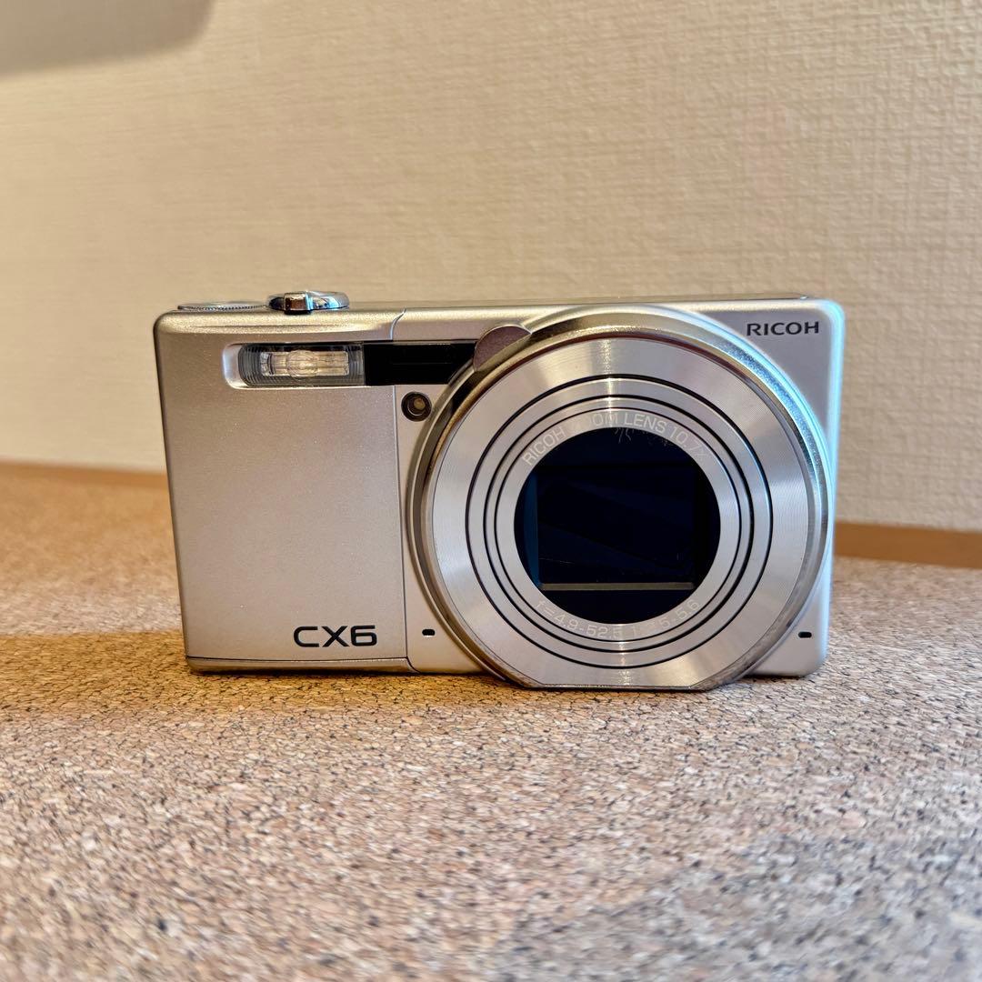 【動作確認済・付属品完備】Ricoh CX6 シルバー コンパクトデジタルカメラ