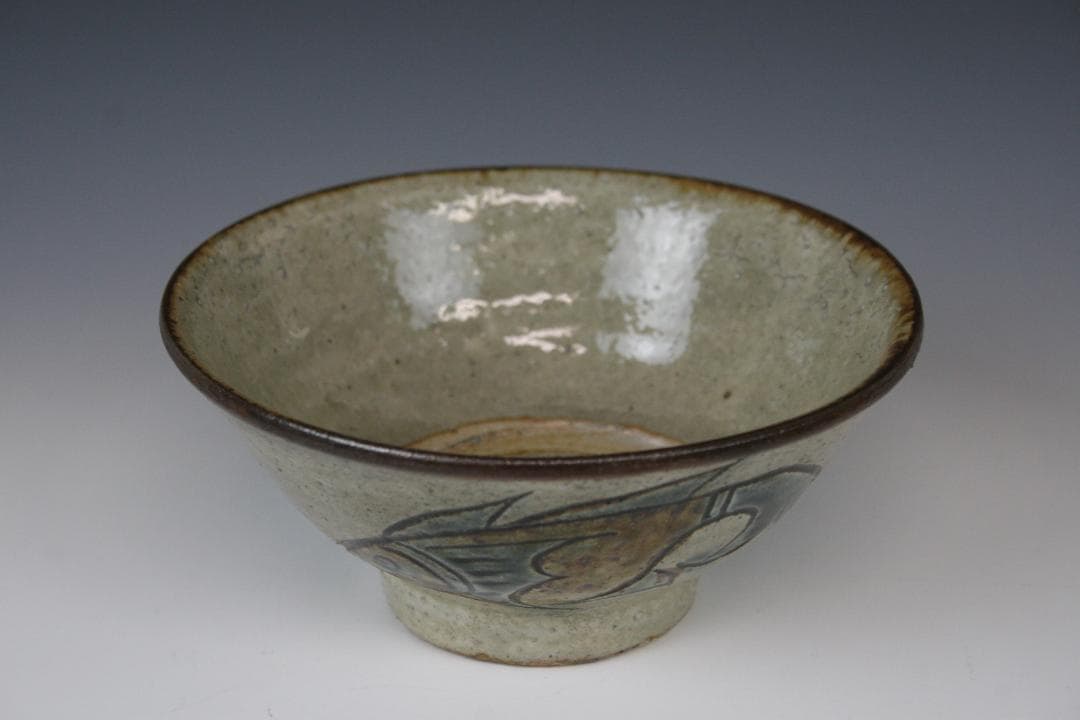 壺屋焼 人間国宝 金城次郎 作　魚文五寸マカイ（重ね焼）