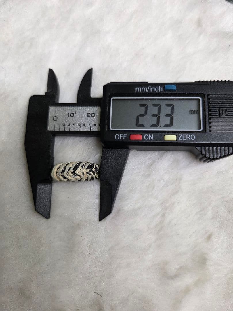 020蜻蛉玉　古いフェザー　黒と白のストライプ模様　！