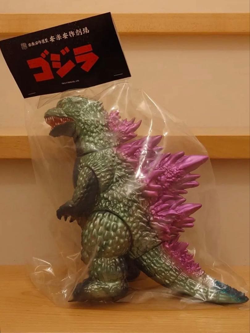 安楽安作 ゴジラ（ゴジラ2000 ミレニアムゴジラ版） メディコム・トイ