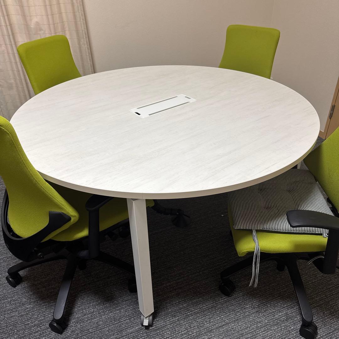 円形ホワイト木製テーブル 配線ボックス付き