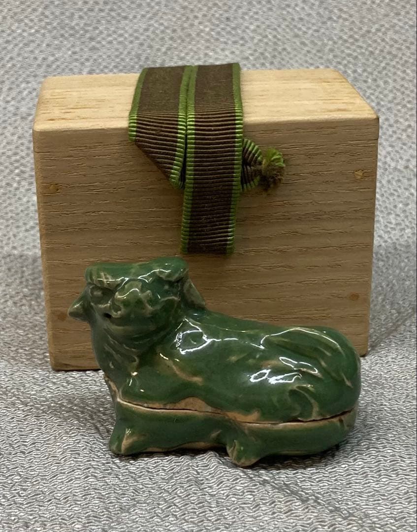 B287b 「青磁 獅子香合」前大徳誡堂箱書付　紀州御庭焼青瓷獅子　茶道具