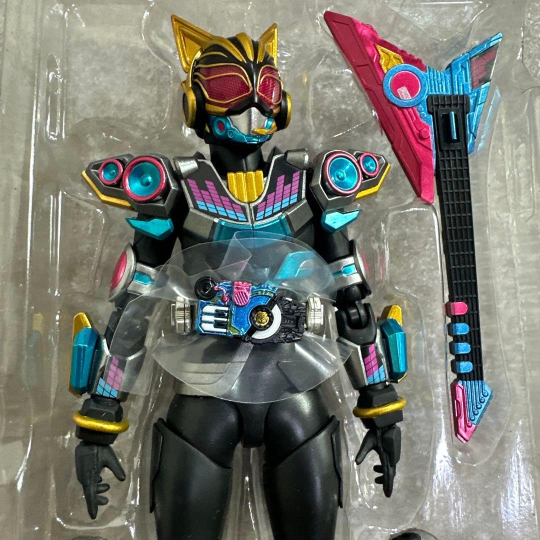 S.H.Figuarts 仮面ライダー ナーゴ ビートフォーム