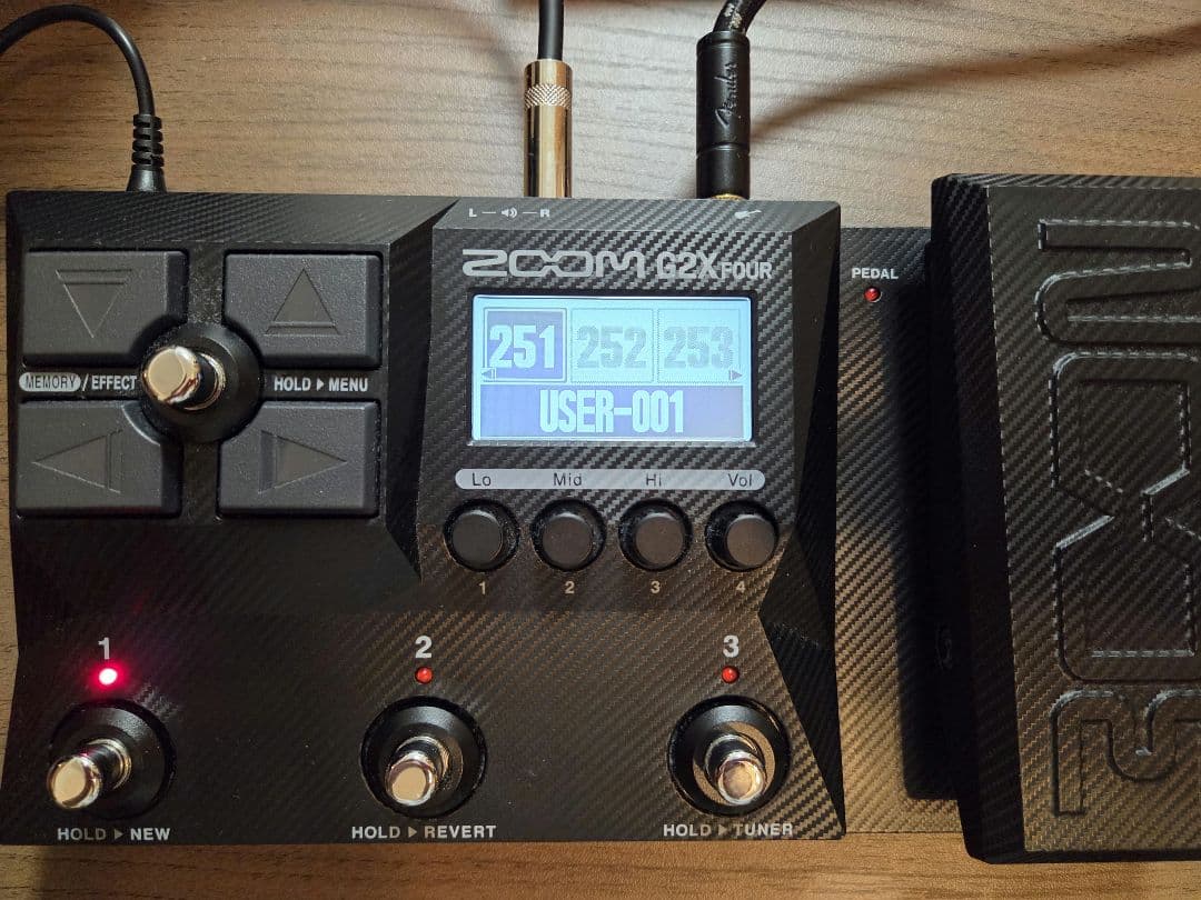 ZOOM G2X FOUR ギターエフェクター ※ACアダプター、外箱無し