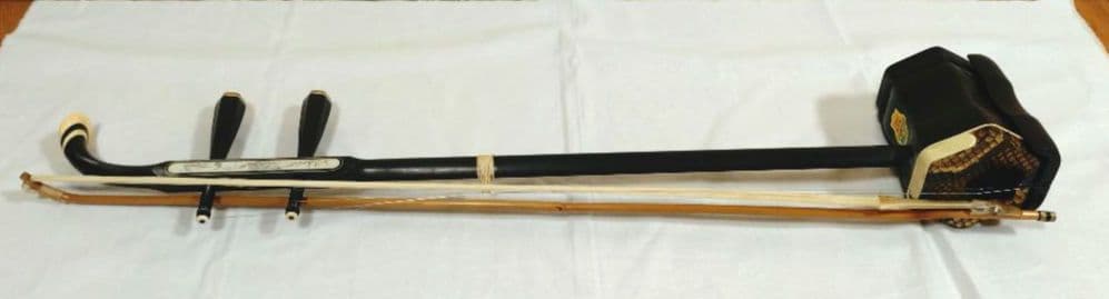 二胡　敦煌牌　ケース付き　セット一式　中古品