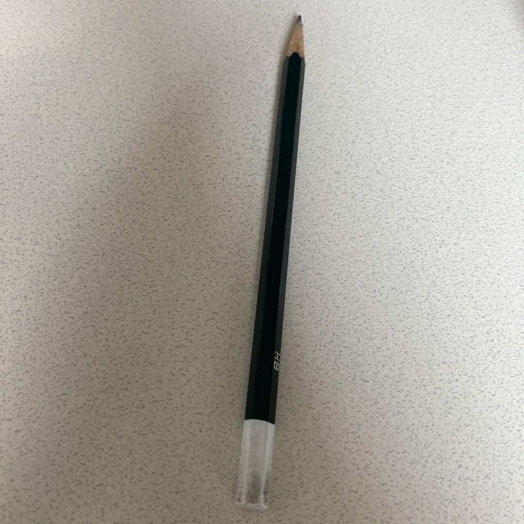 黒色鉛筆 尖った先端