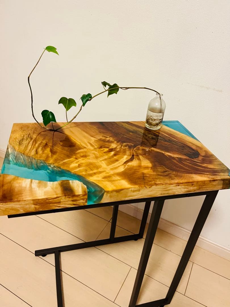 レジンテーブル　ソファテーブル　サイドテーブル　コーヒーテーブル　栃の木